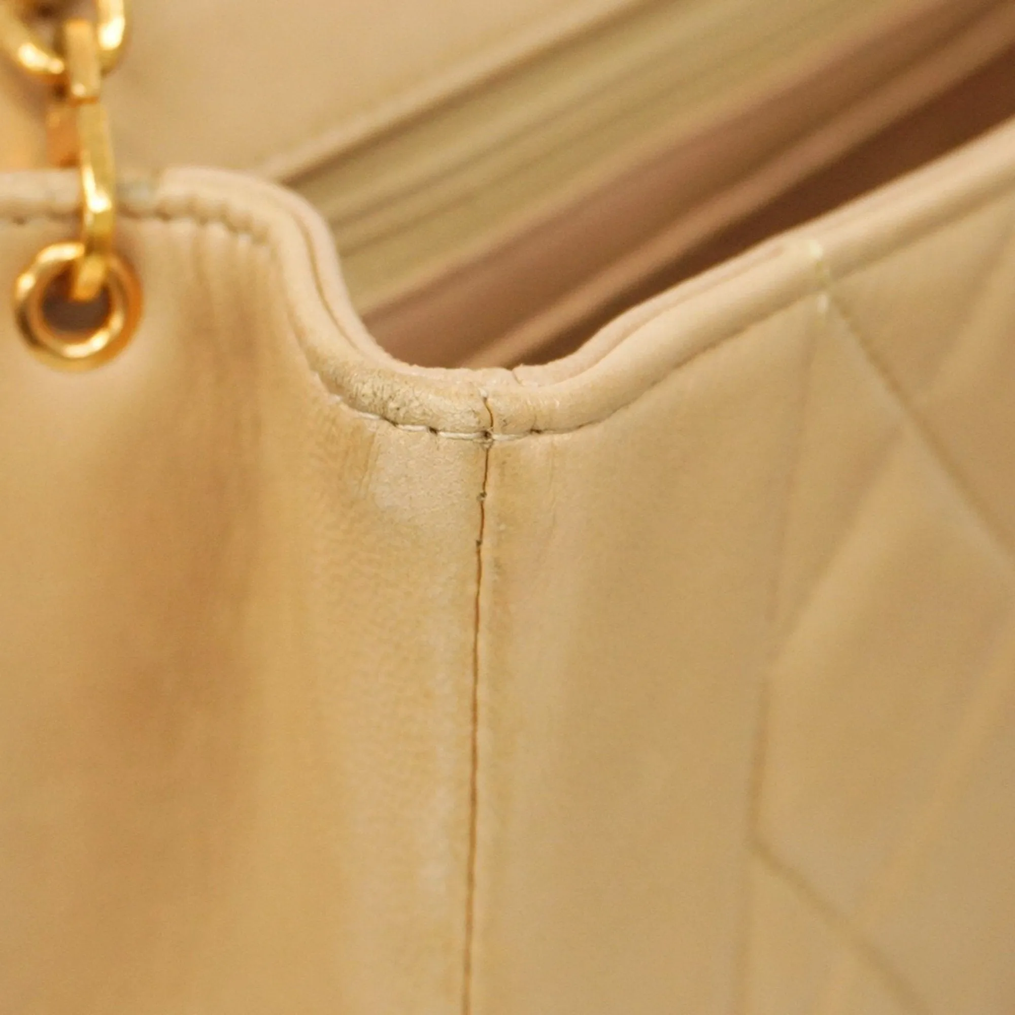 Chanel Leather Shoulder Bag (Pre-Owned)