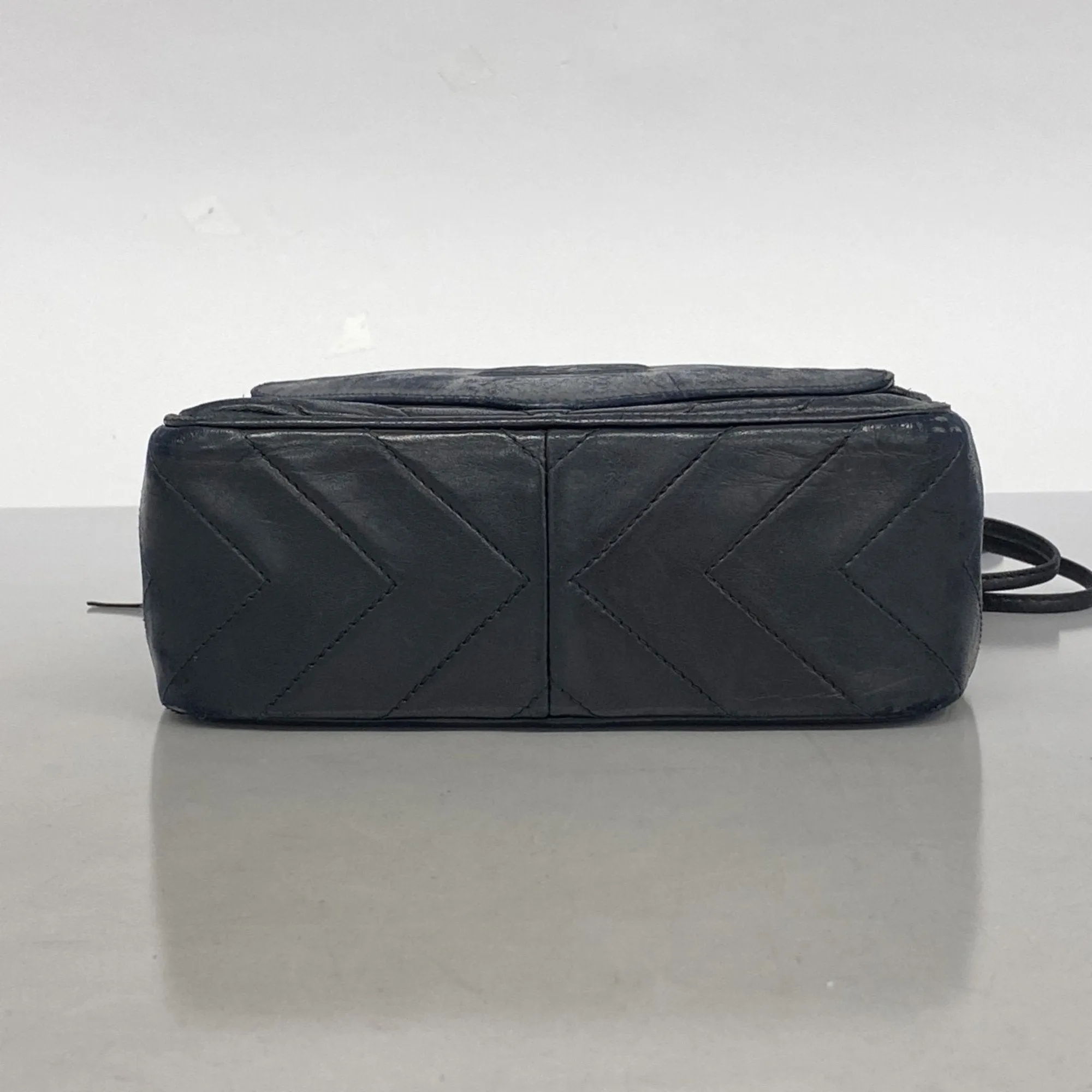 Chanel Leather Shoulder Bag (Pre-Owned)