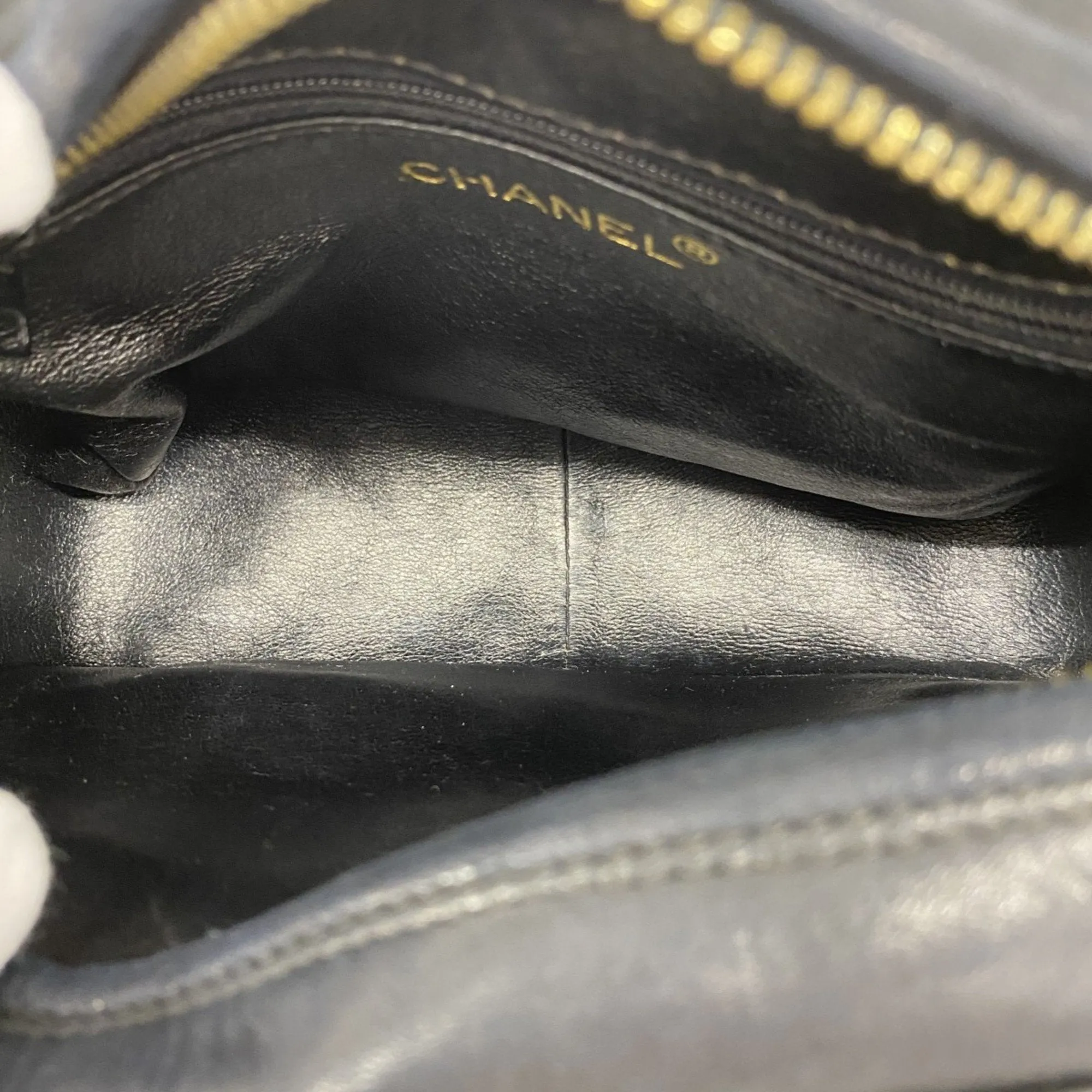 Chanel Leather Shoulder Bag (Pre-Owned)