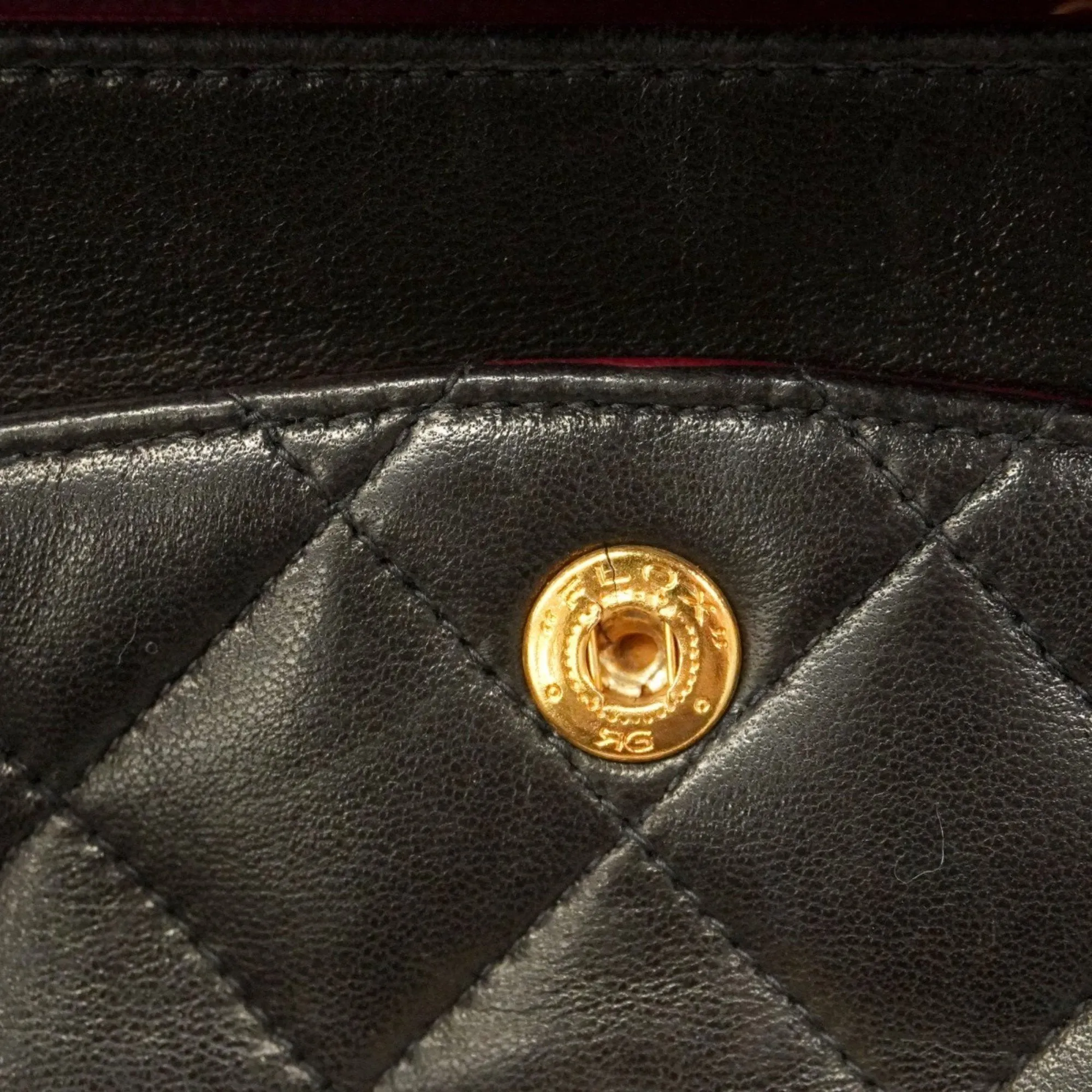 Chanel Leather Shoulder Bag (Pre-Owned)