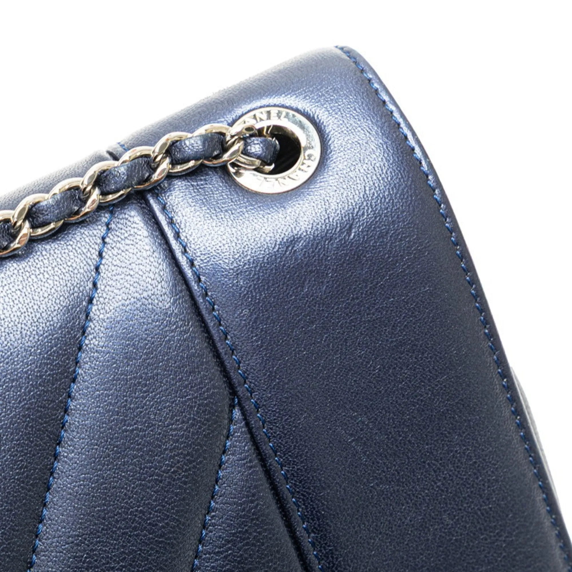 Chanel Leather Shoulder Bag (Pre-Owned)