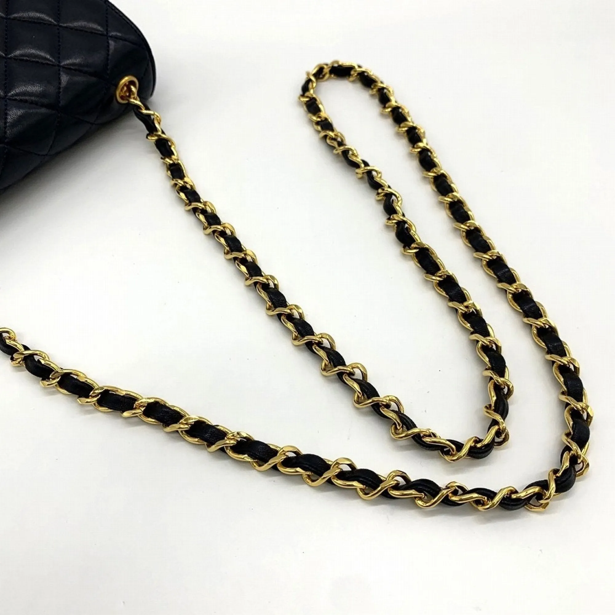 Chanel Leather Shoulder Bag (Pre-Owned)