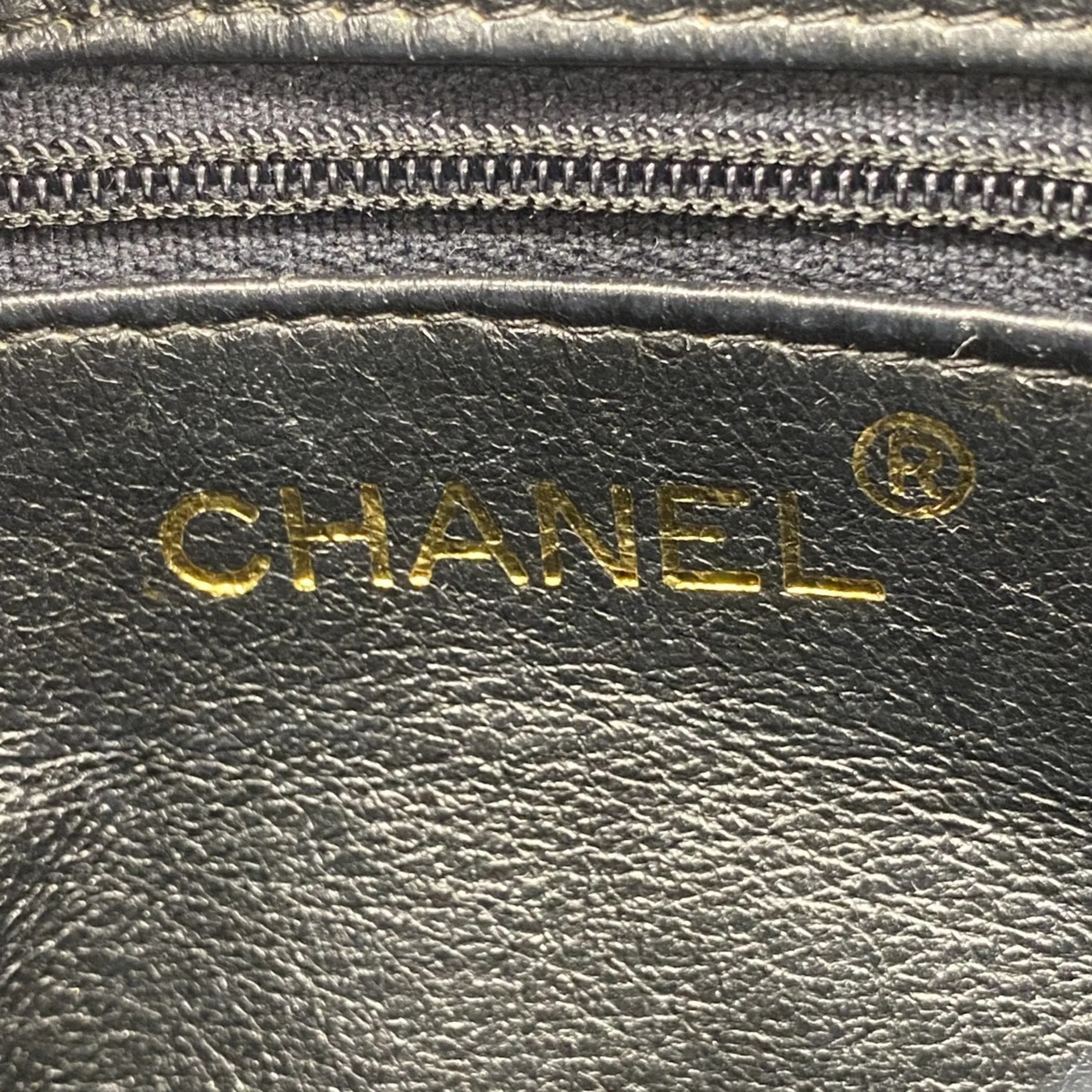 Chanel Leather Shoulder Bag (Pre-Owned)