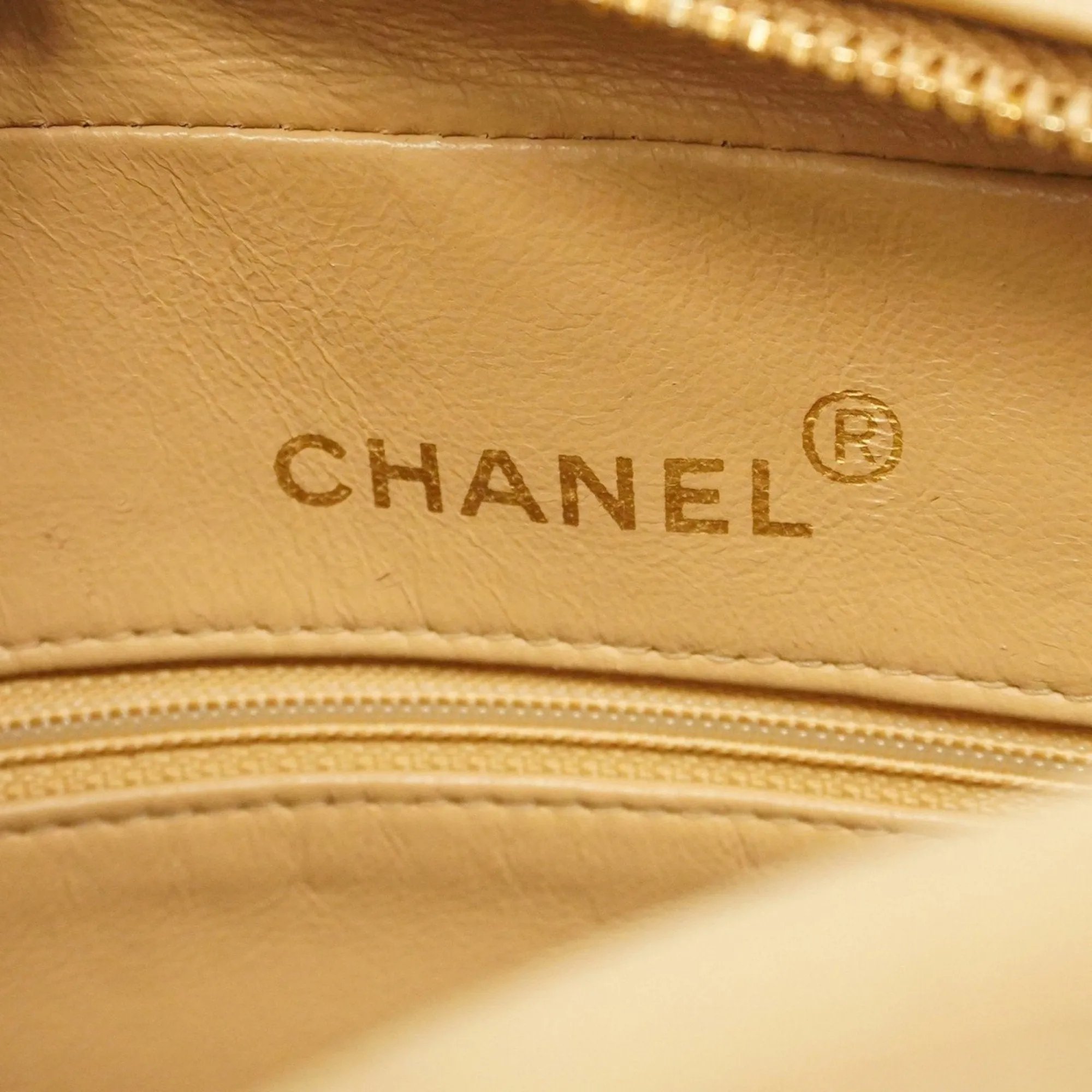 Chanel Leather Shoulder Bag (Pre-Owned)