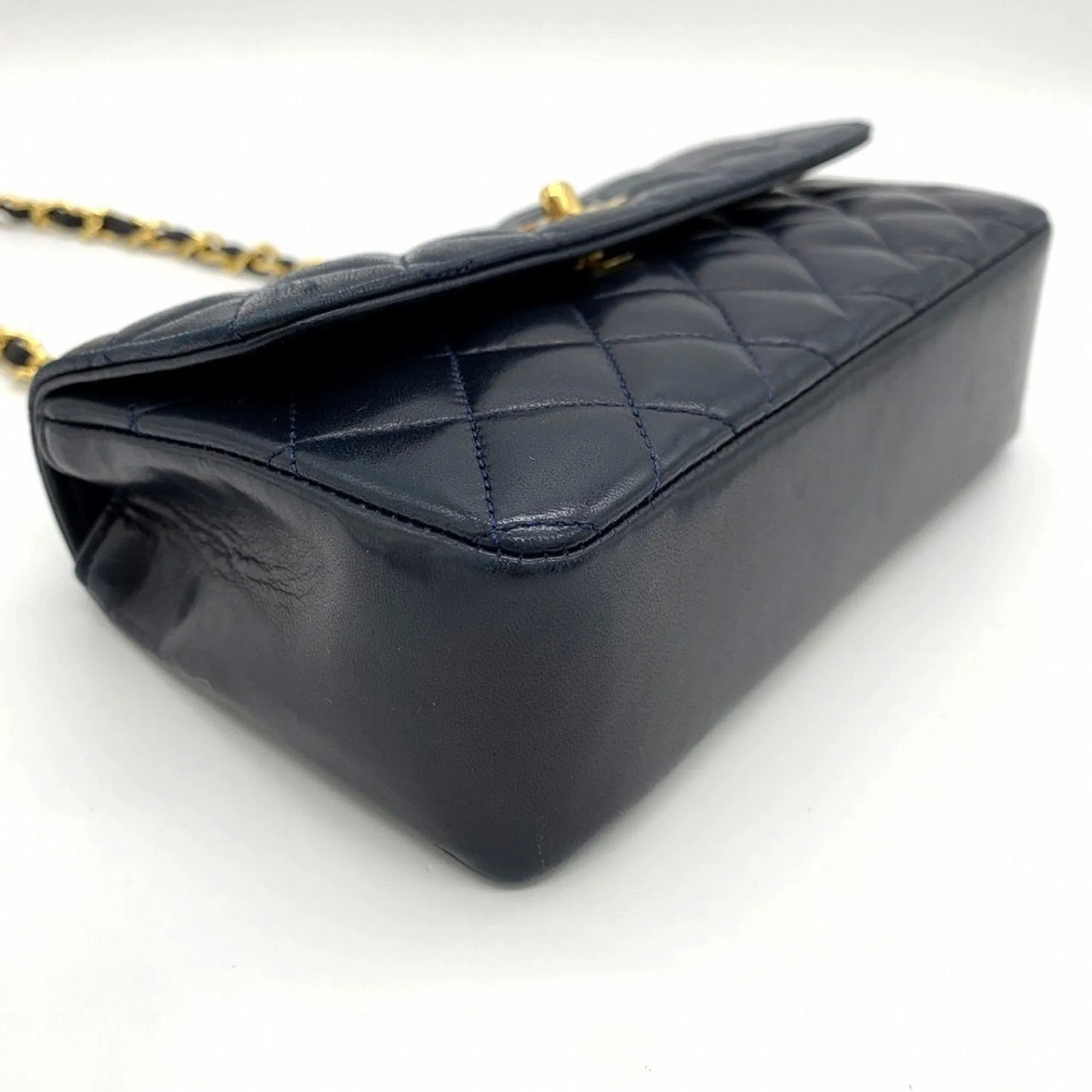 Chanel Leather Shoulder Bag (Pre-Owned)
