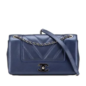 Chanel Leather Shoulder Bag (Pre-Owned)