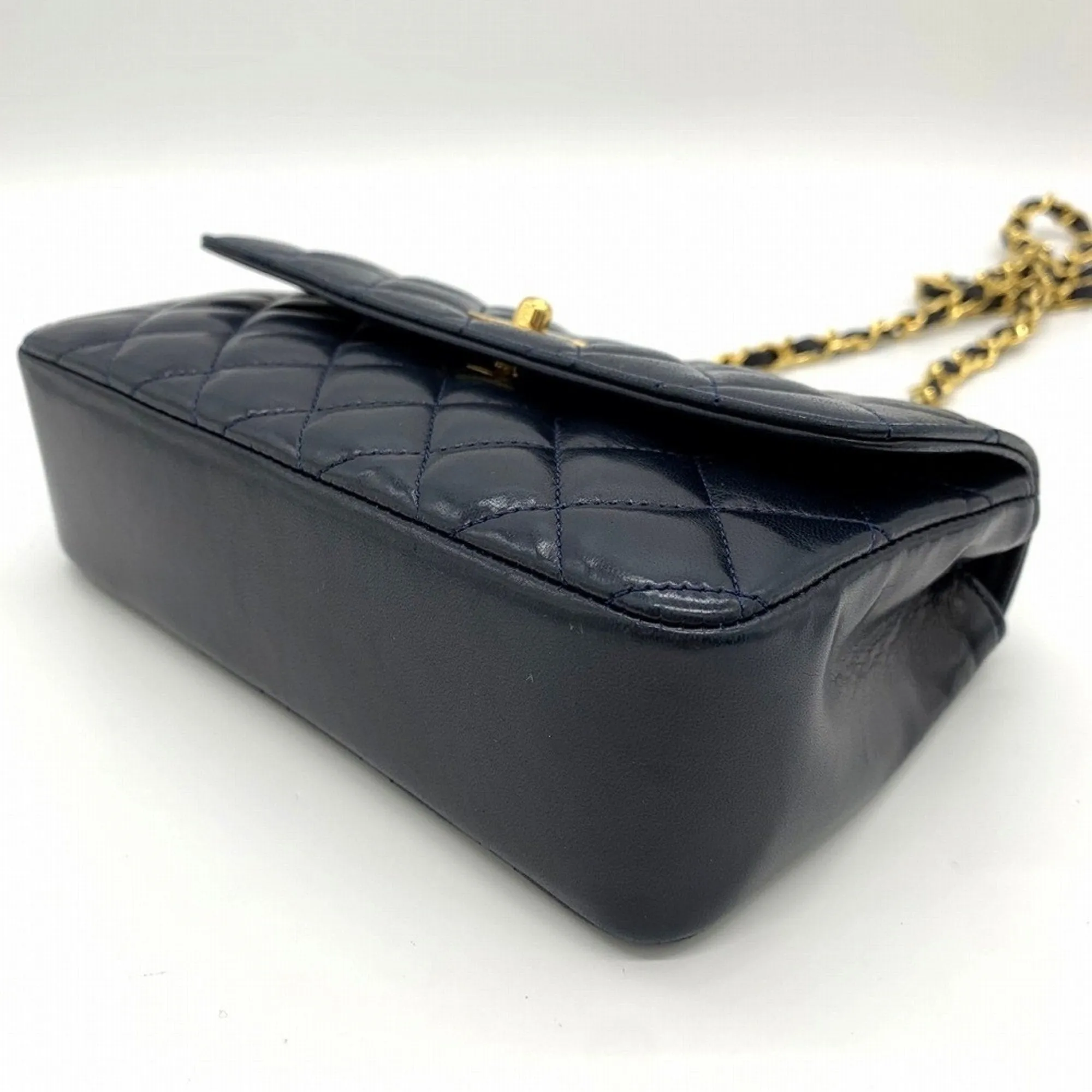 Chanel Leather Shoulder Bag (Pre-Owned)