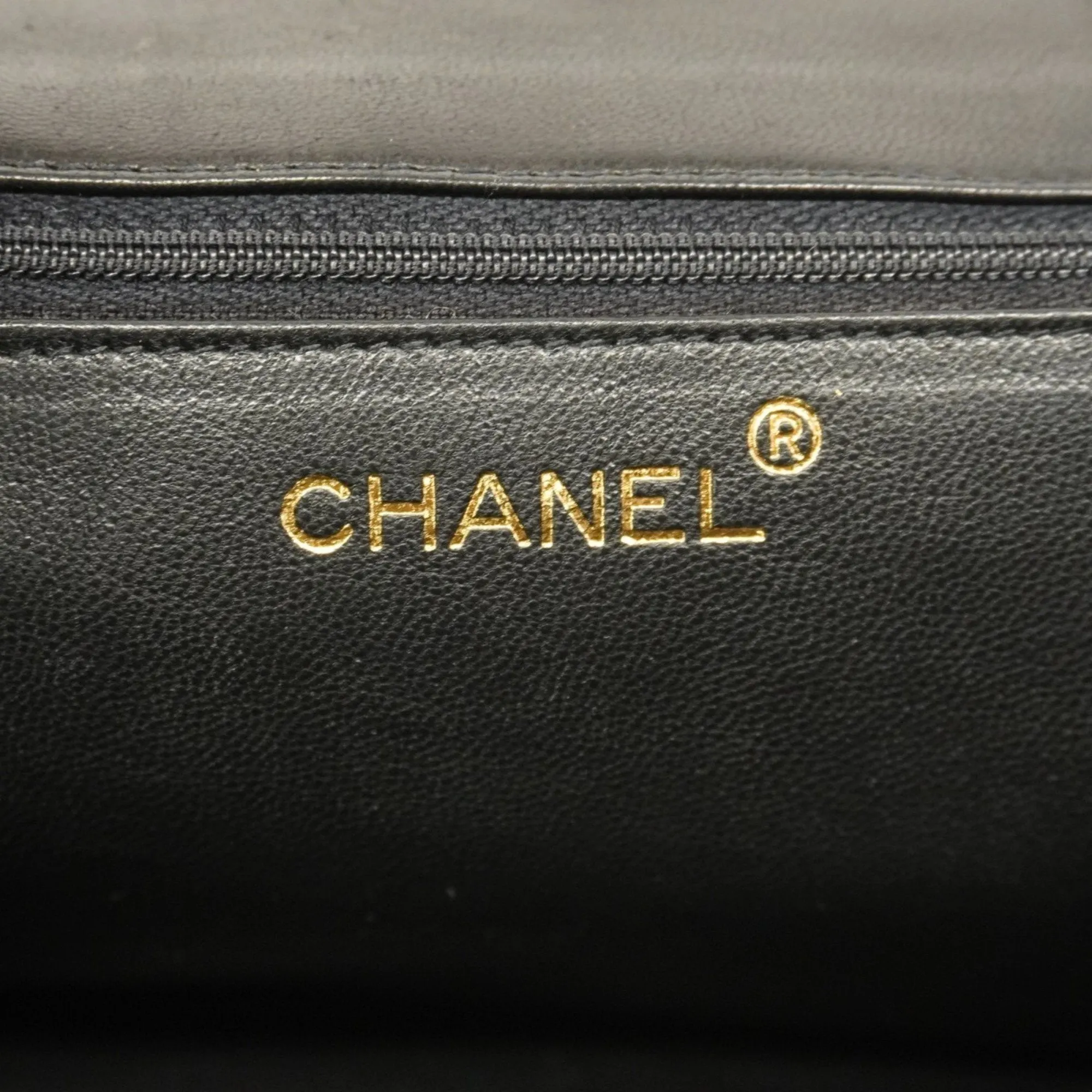 Chanel Leather Shoulder Bag (Pre-Owned)