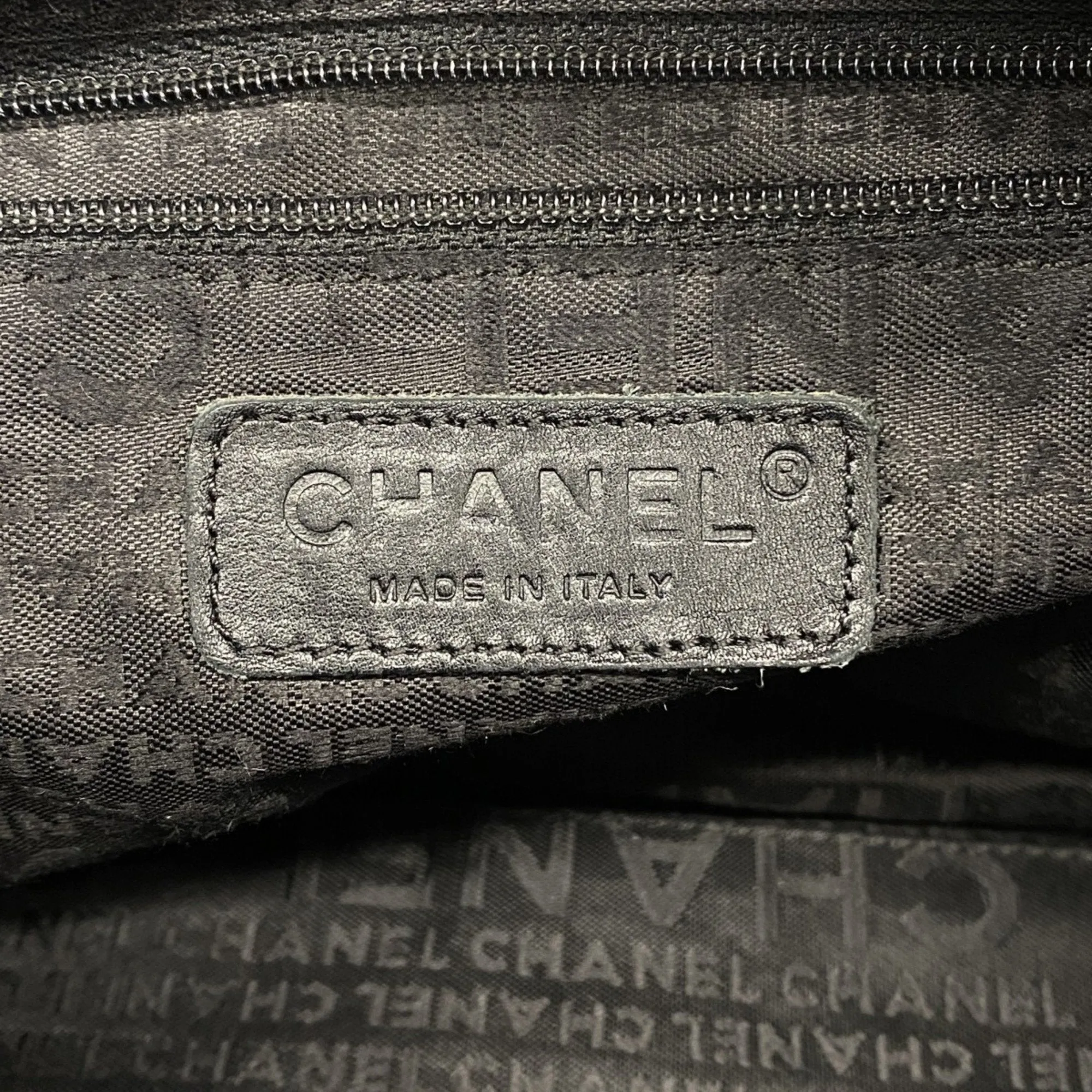 Chanel Suede Shoulder Bag (Pre-Owned)