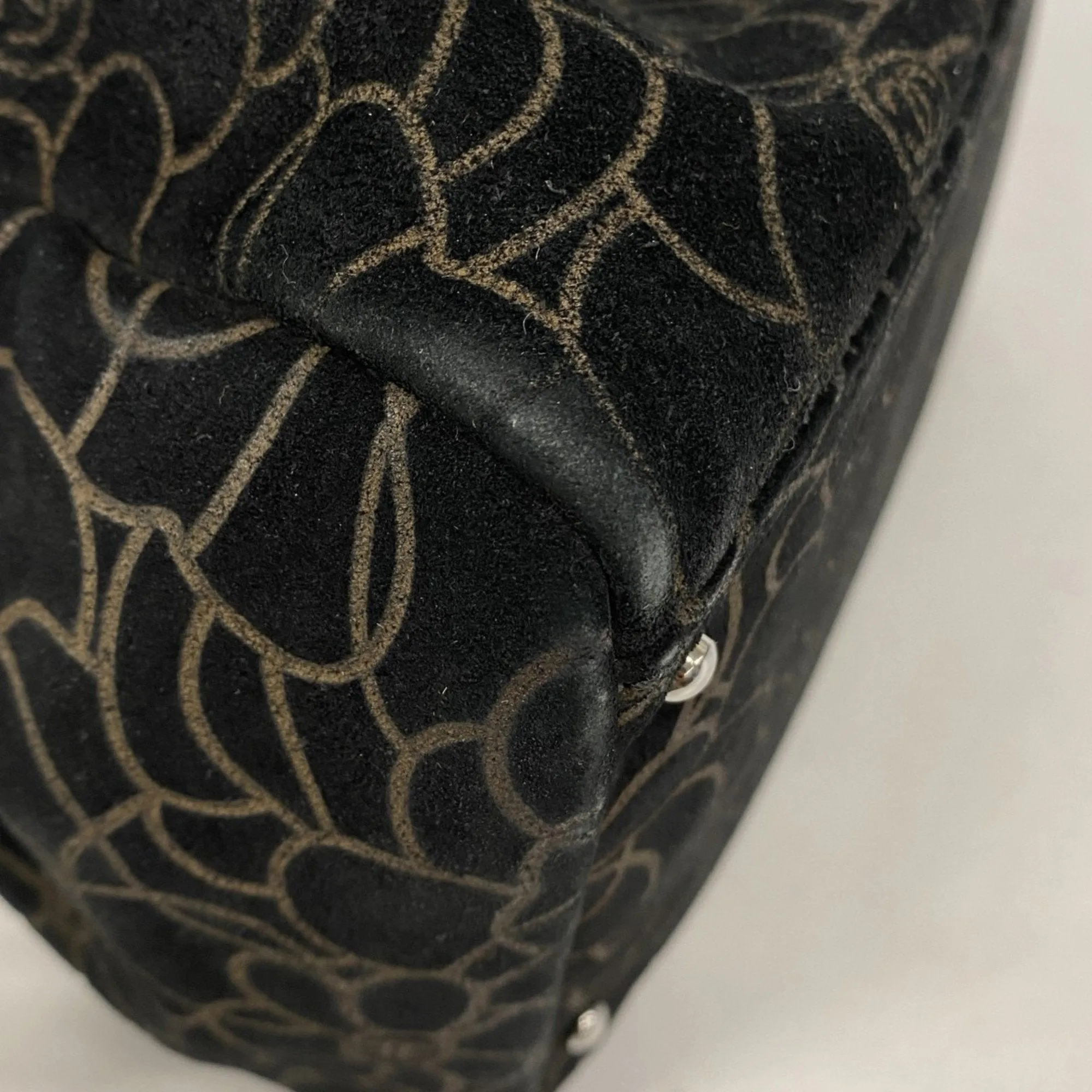 Chanel Suede Shoulder Bag (Pre-Owned)