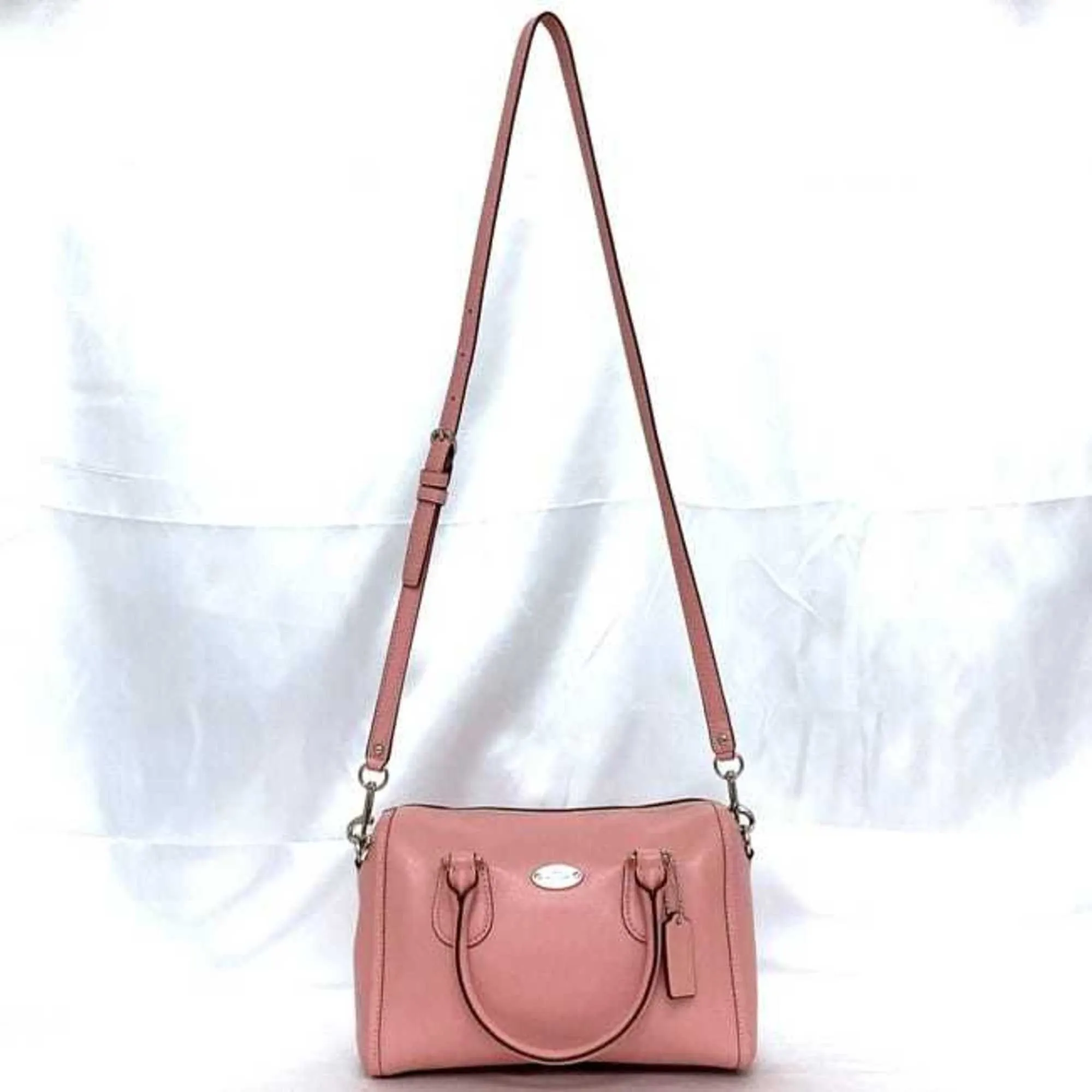Coach  Leather Shoulder Bag (Pre-Owned)