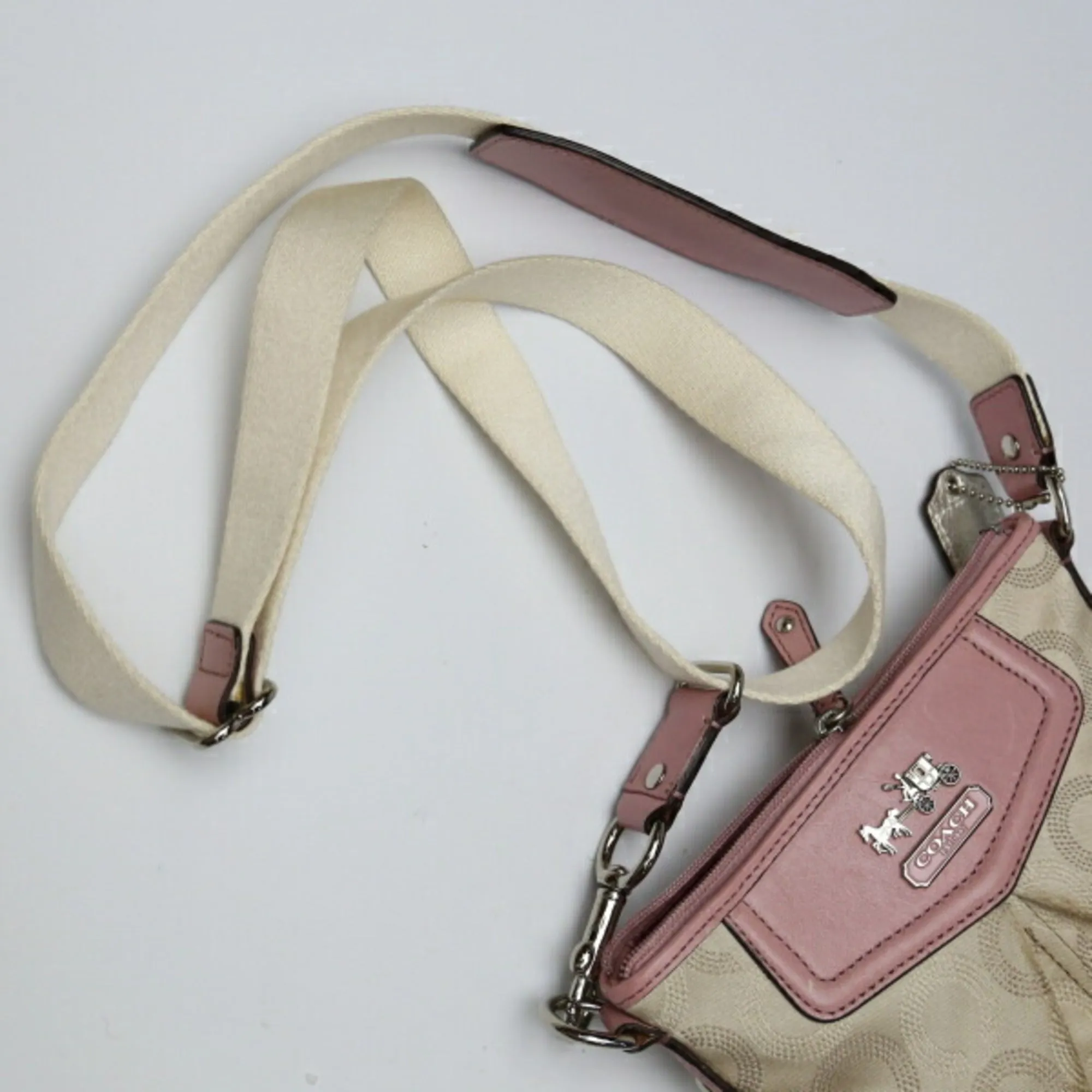 Coach  pink Leather Shoulder Bag (Pre-Owned)