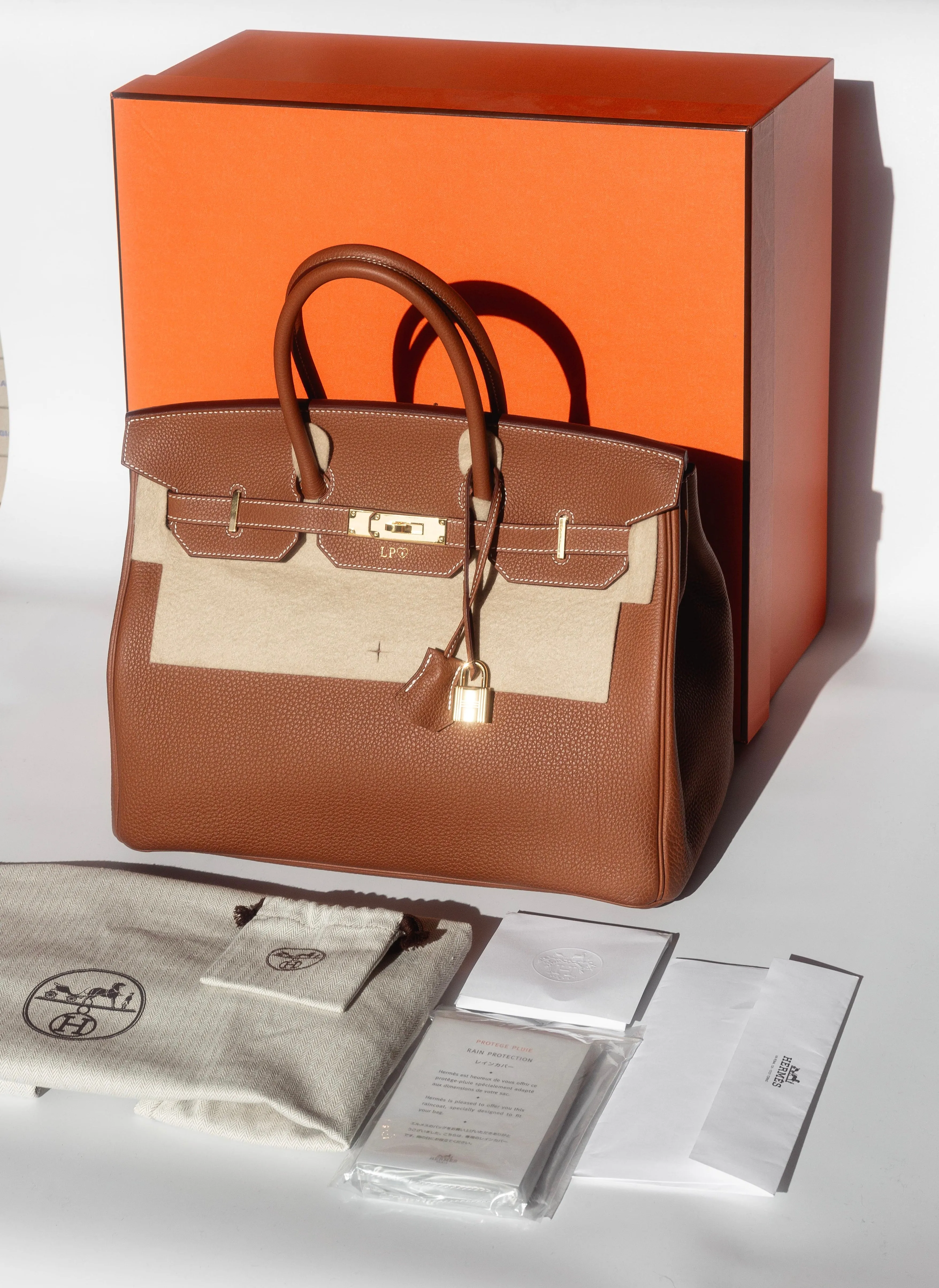 HERM??S - BIRKIN 35 TOGO LEATHER HANDBAG IN GOLD WITH GOLD HARDWARE