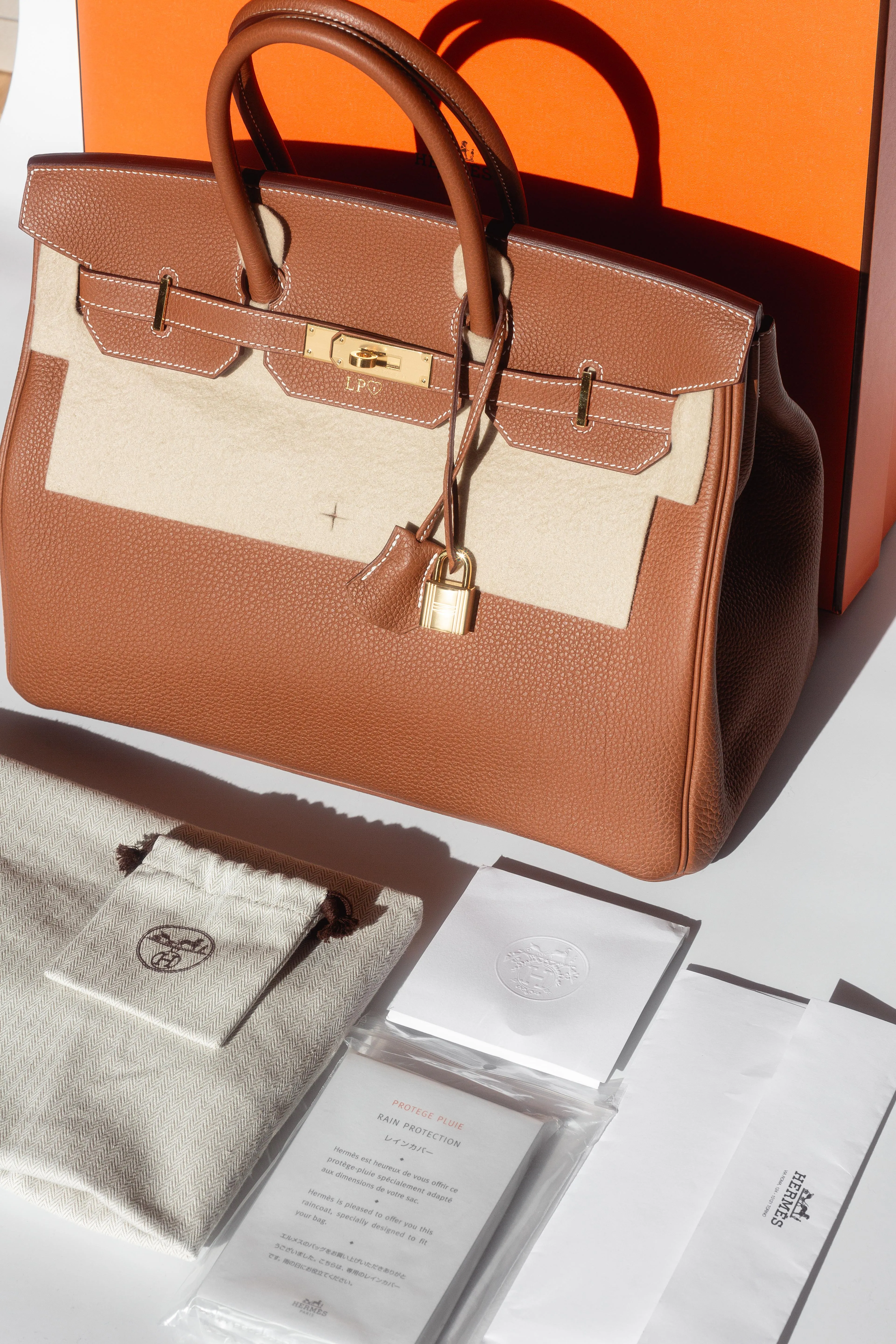 HERM??S - BIRKIN 35 TOGO LEATHER HANDBAG IN GOLD WITH GOLD HARDWARE