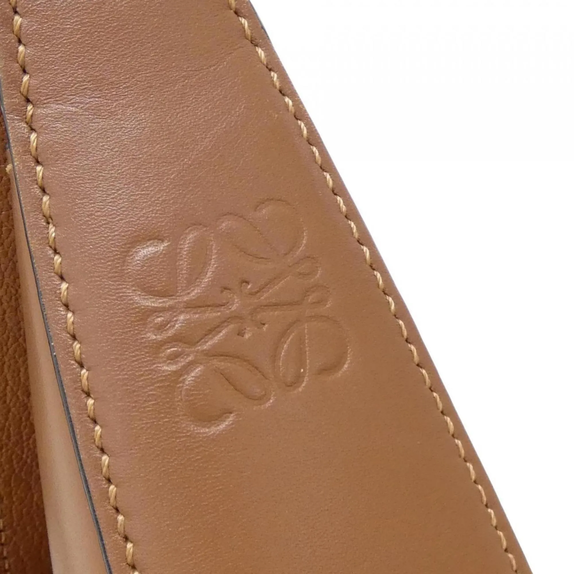 Loewe Leather Shoulder Bag (Pre-Owned)