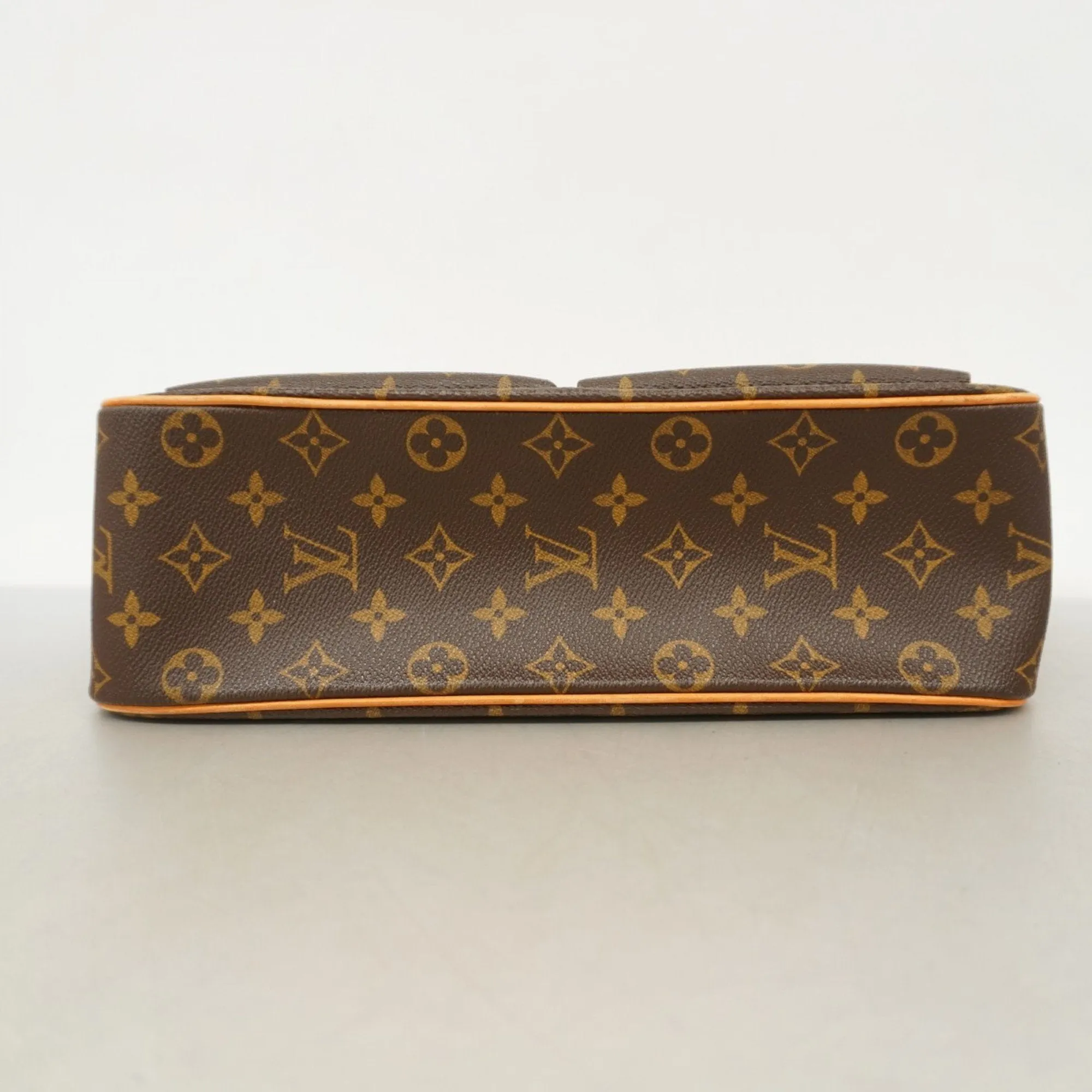 Louis Vuitton Shoulder Bag (Pre-Owned)