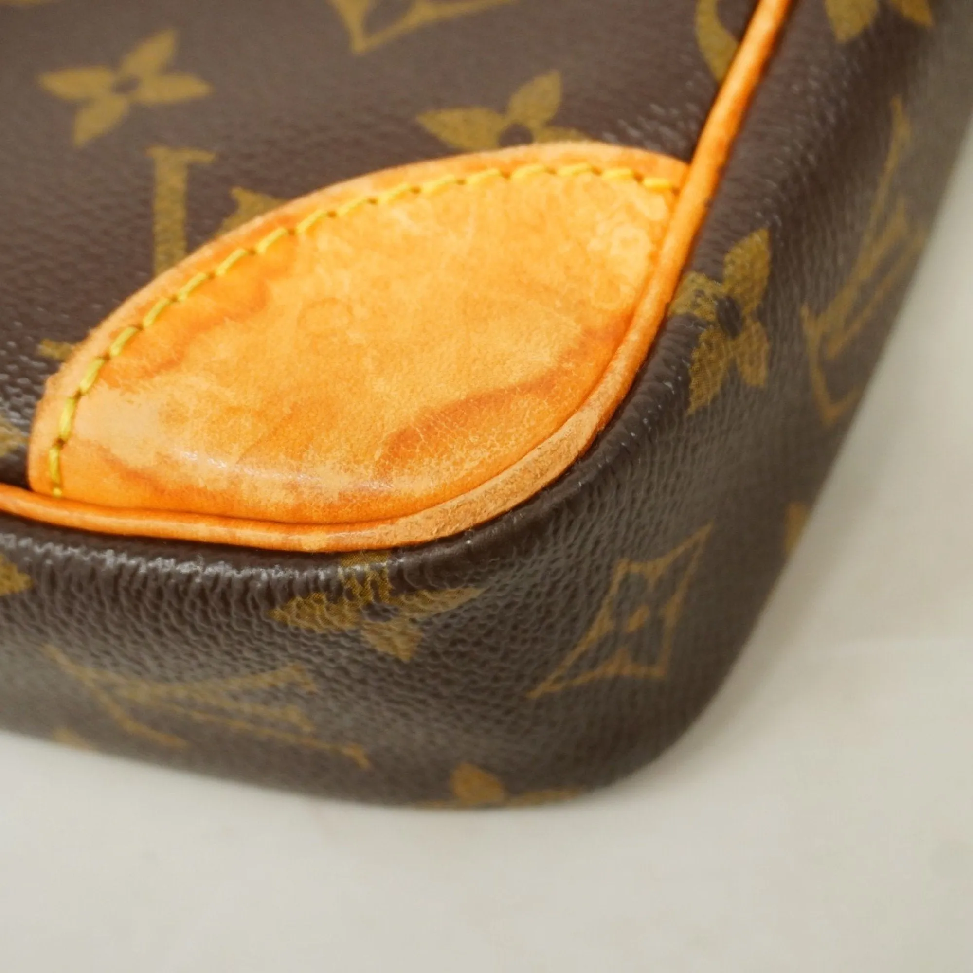 Louis Vuitton Shoulder Bag (Pre-Owned)