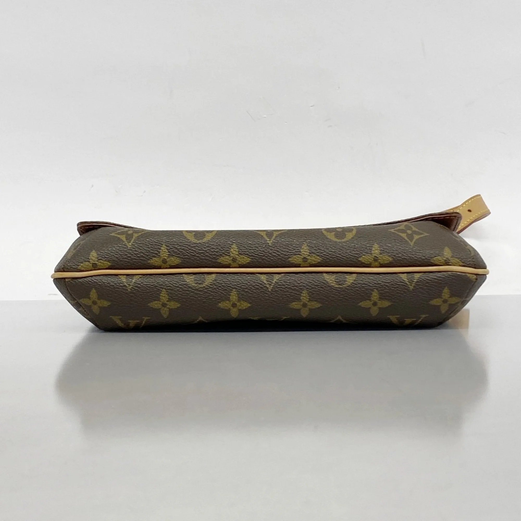 Louis Vuitton Shoulder Bag (Pre-Owned)