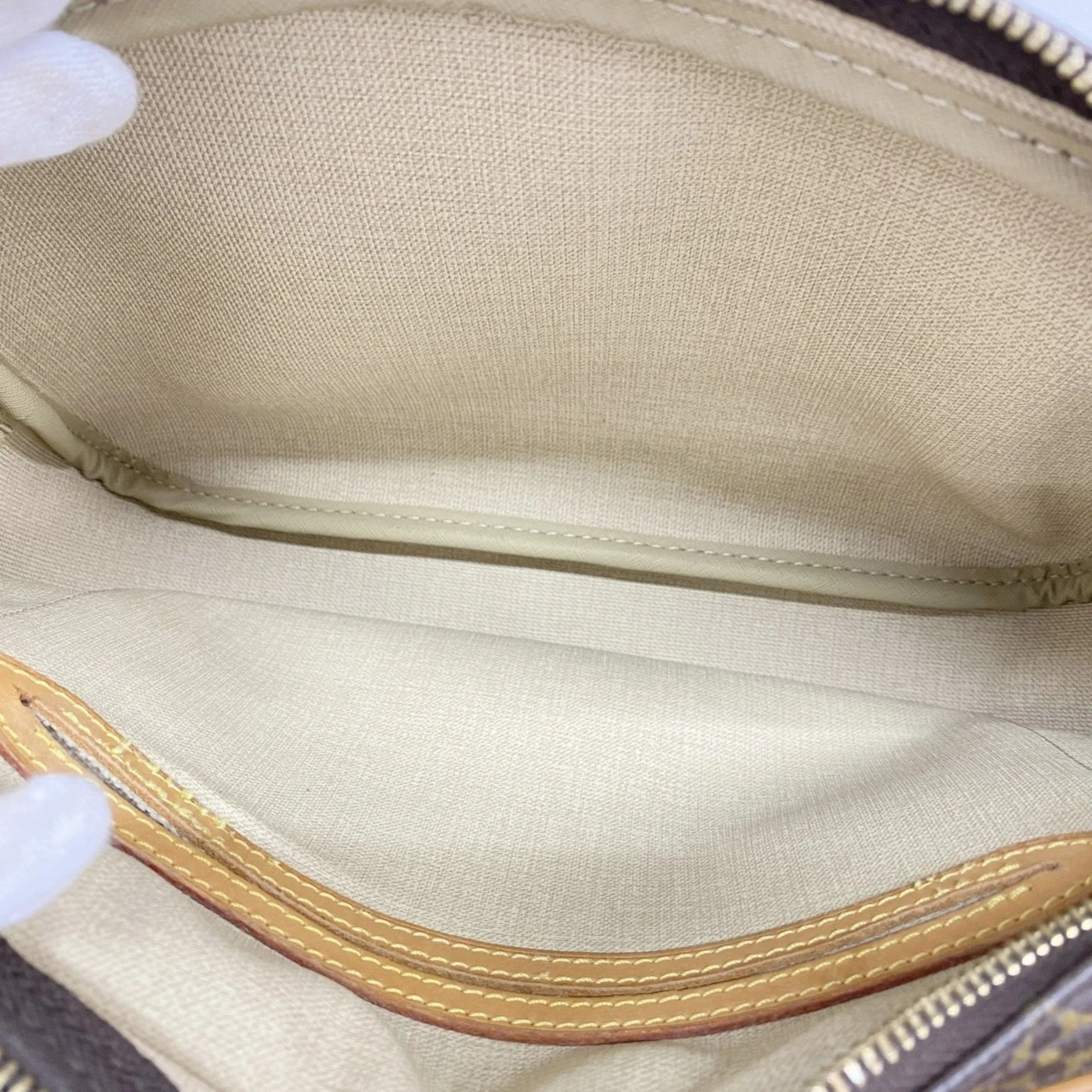 Louis Vuitton Shoulder Bag (Pre-Owned)