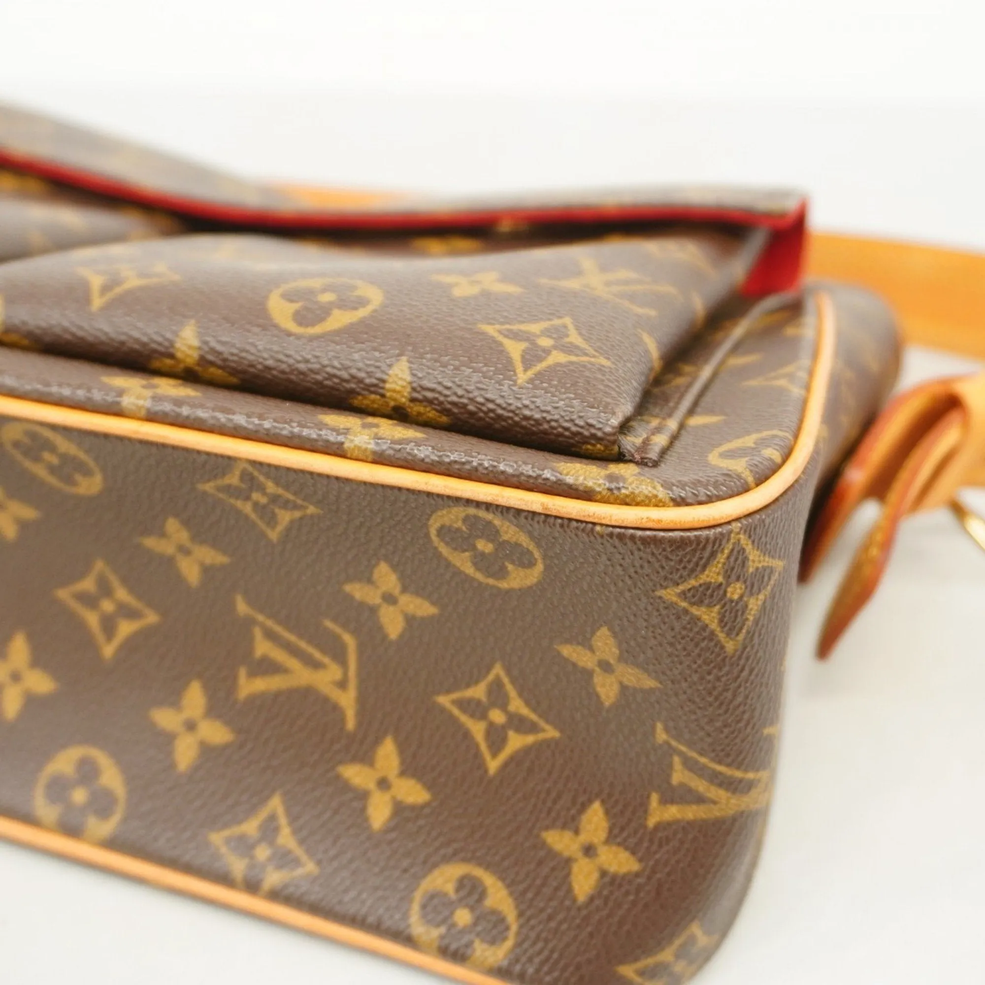 Louis Vuitton Shoulder Bag (Pre-Owned)