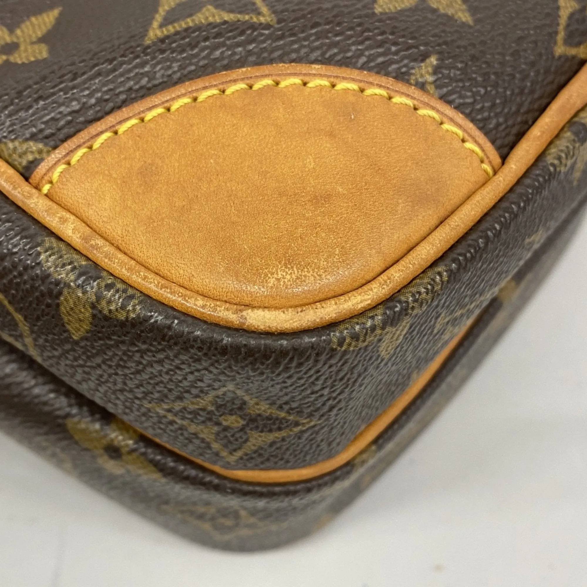 Louis Vuitton Shoulder Bag (Pre-Owned)