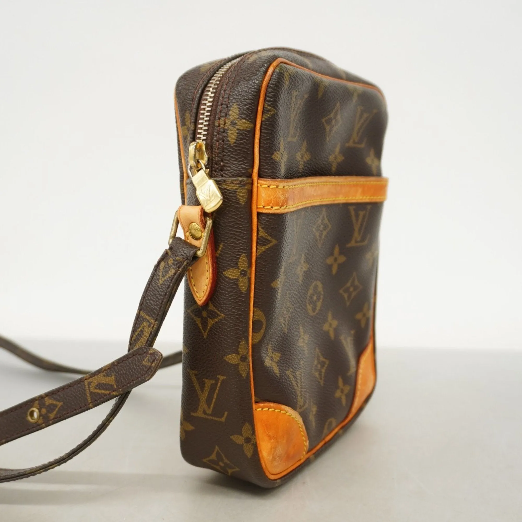 Louis Vuitton Shoulder Bag (Pre-Owned)