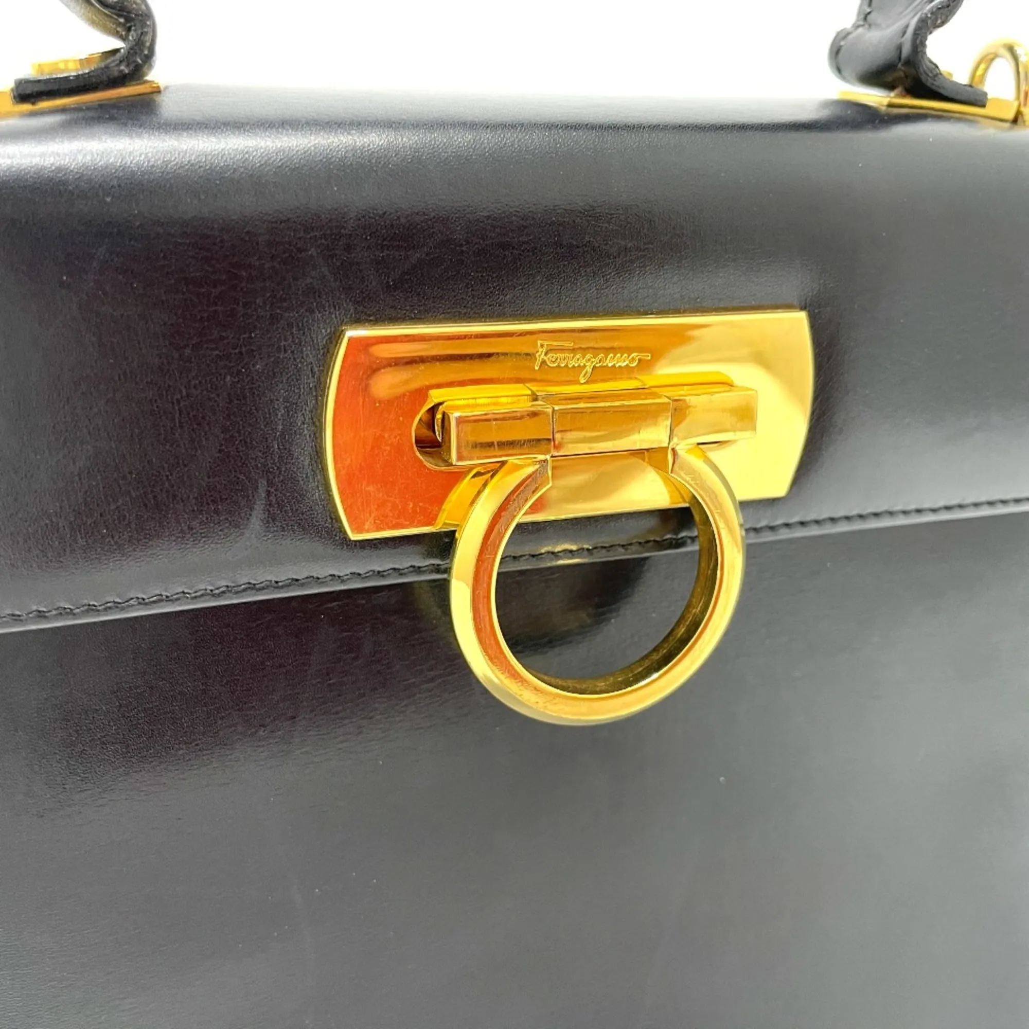 Salvatore Ferragamo  Leather Shoulder Bag (Pre-Owned)